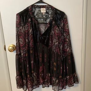 Beautiful Knox Rose, with tassels.